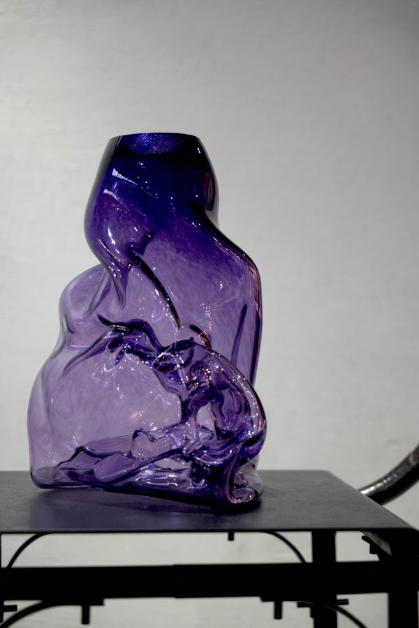 Elara Vase III Blown Glass. Vase by Homa