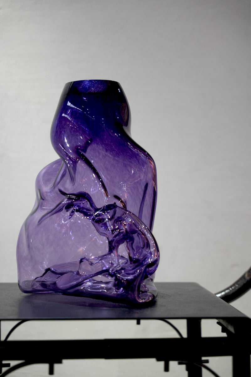 Elara Vase III Blown Glass. Vase by Homa